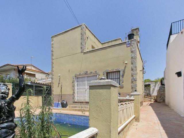 Casa adosada en Venta en La Collada Sis Camins