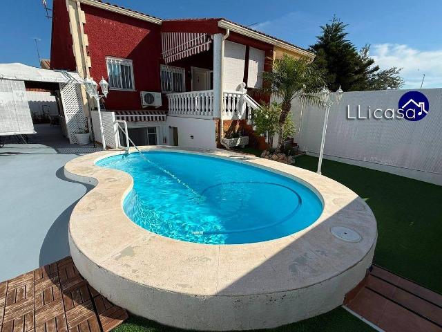 Casa adosada en Venta en La Conarda