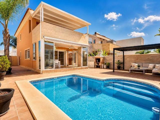 Casa adosada en Venta en La Conarda