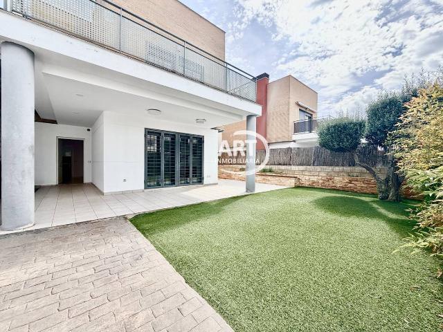 Casa adosada en Venta en La Conarda