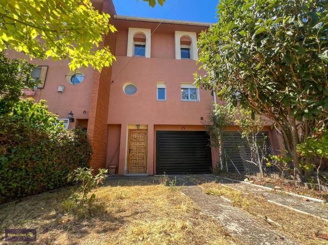 Casa adosada en Venta en La Cabrera