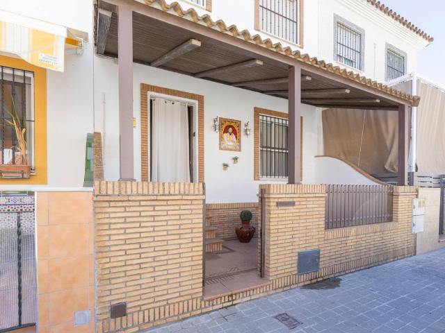 Casa adosada en Venta en La Algaba