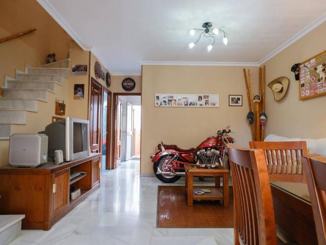 Casa adosada en Venta en La Algaba