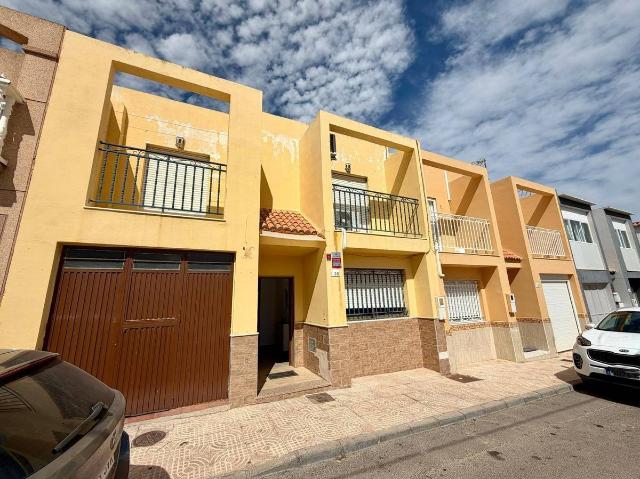 Casa adosada en Venta en La Gangosa