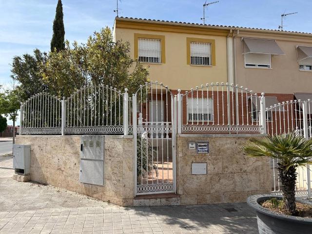 Casa adosada en Venta en La Guija