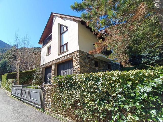 Casa adosada en Venta en La Guingueta d'Àneu