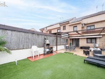 Casa adosada en Venta en La Dehesa El Pinar