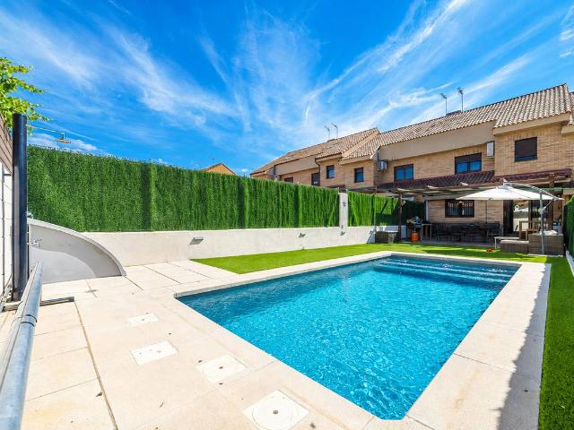 Casa adosada en Venta en La Dehesa El Pinar