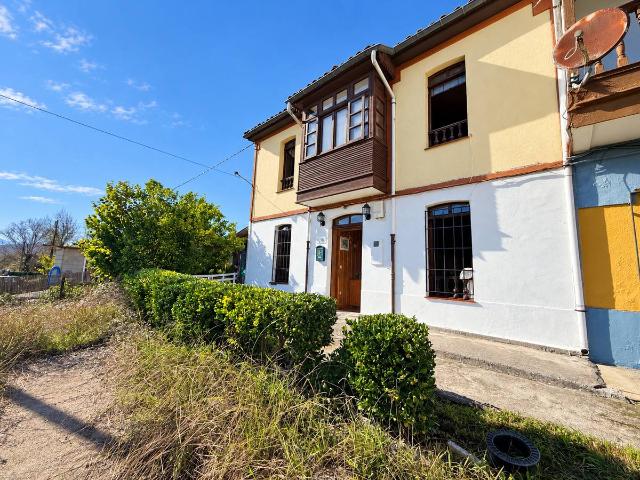 Casa adosada en Venta en La Felguera