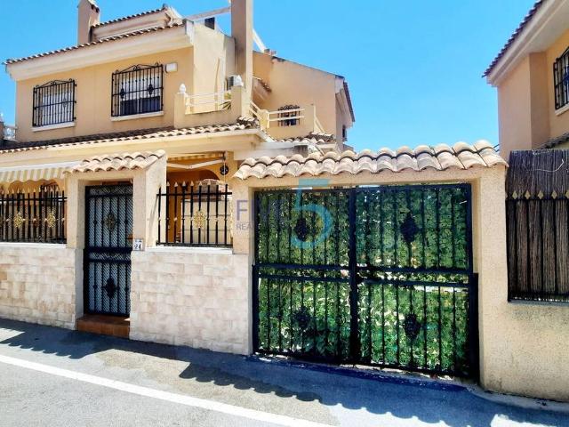 Casa adosada en Venta en La Florida