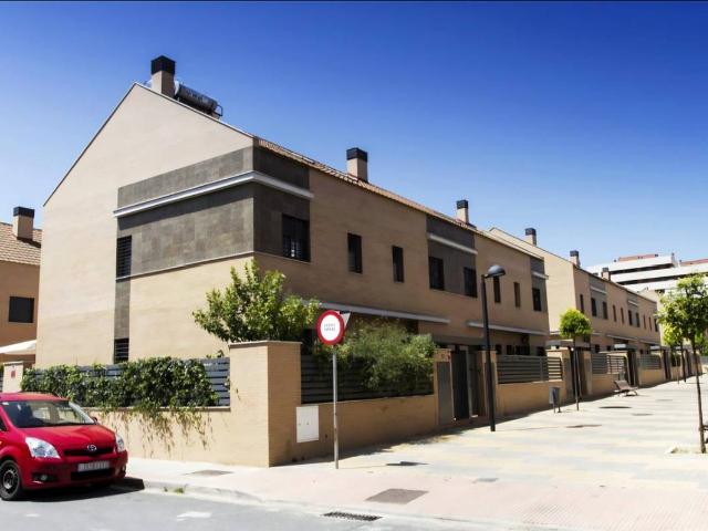 Casa adosada en Venta en La Florida Vistalegre