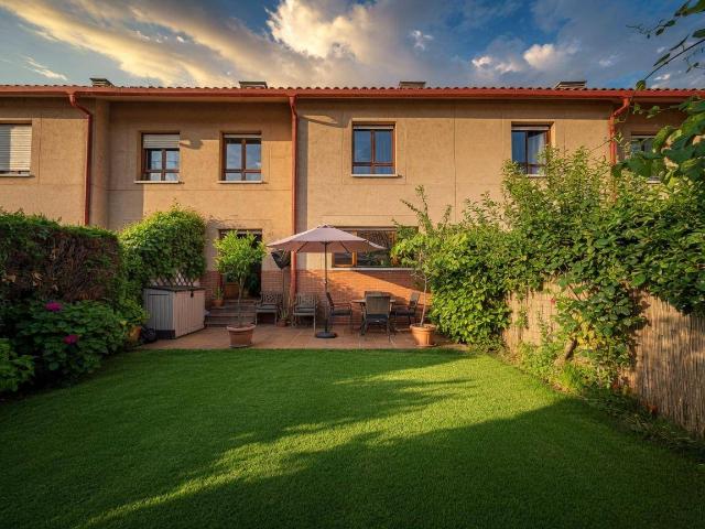 Casa adosada en Venta en La Fresneda