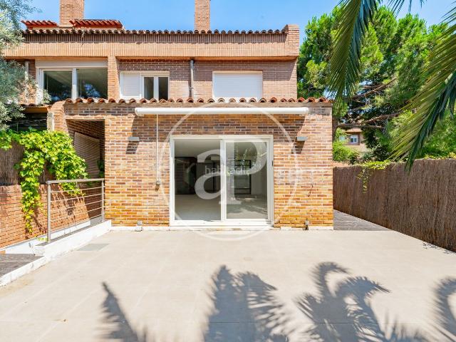 Casa adosada en venta en La Moraleja, El Soto de la Moraleja. Chalet en venta en el Soto de la Moraleja. Casas adosadas La.