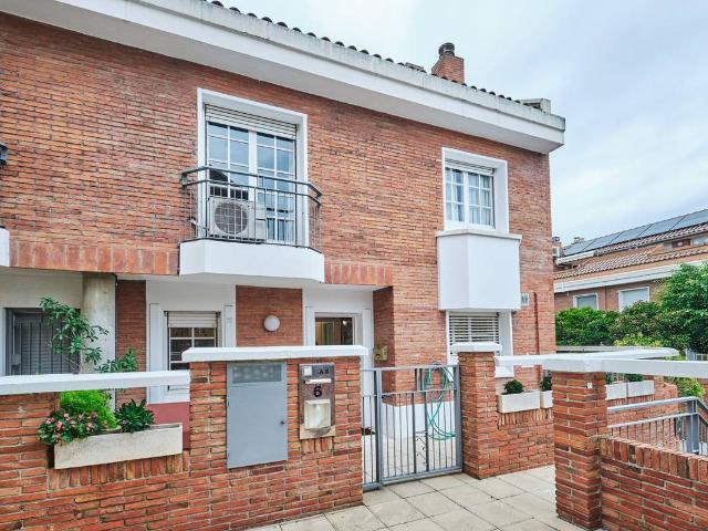 Casa adosada en Venta en La Mallola