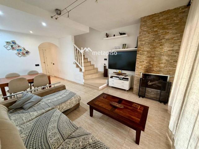 Casa adosada en Venta en La Pobla de Montornès