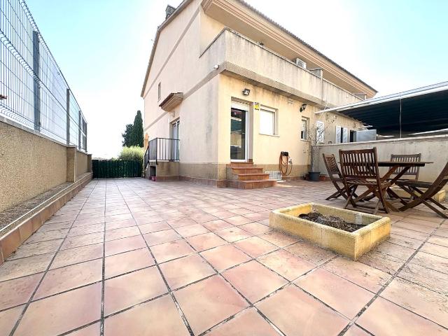 Casa adosada en Venta en La Pobla de Montornès