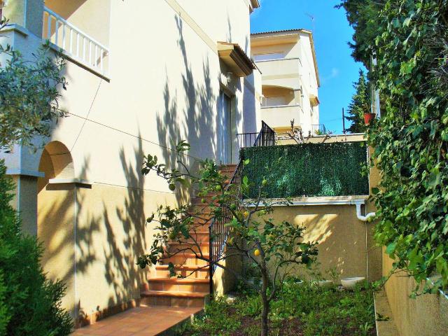 Casa adosada en Venta en La Pobla de Montornès