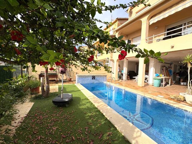 Casa adosada en Venta en La Pobla de Montornès