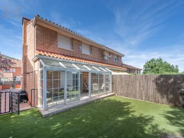 Casa adosada en Venta en La Pizarra