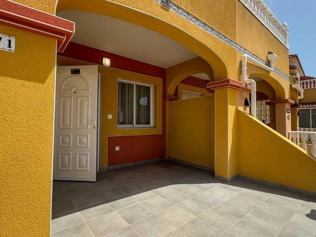 Casa adosada en Venta en La Regia