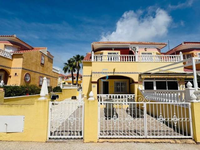 Casa adosada en Venta en La Regia