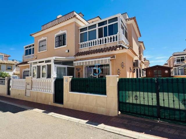 Casa adosada en Venta en La Regia