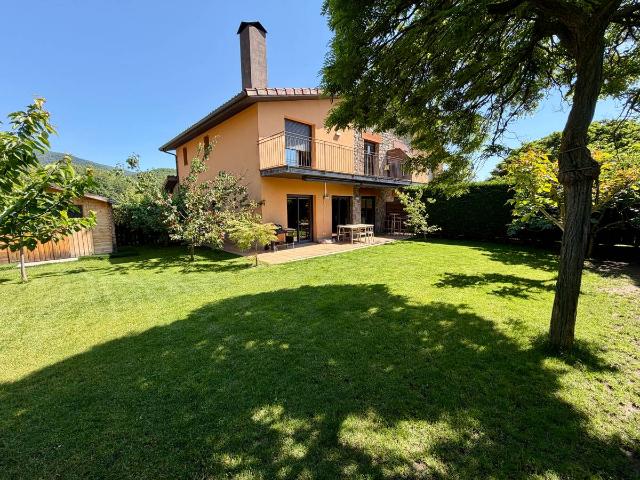 Casa adosada en Venta en La Vall d'en Bas