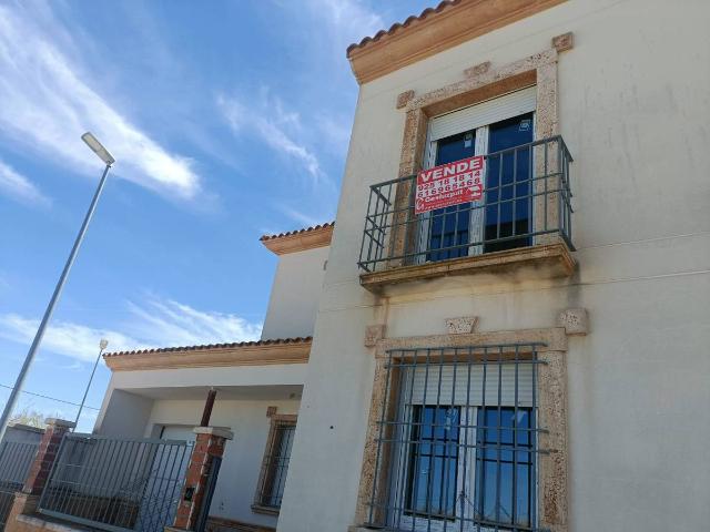 Casa adosada en Venta en La Villa de Don Fadrique
