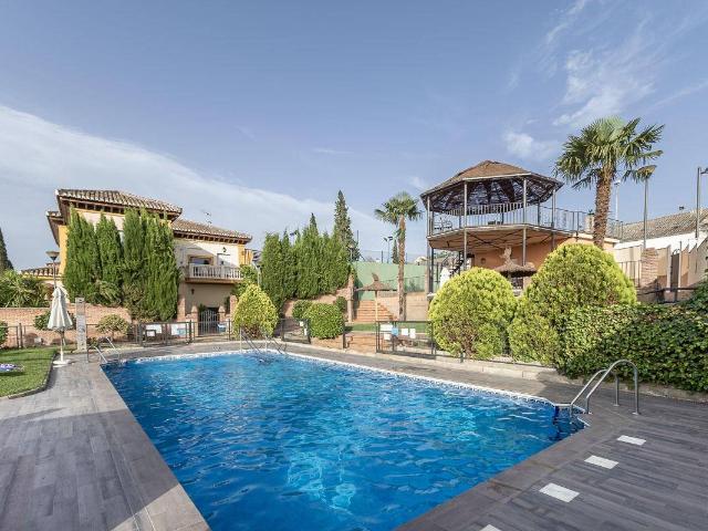 Casa adosada en Venta en La Zubia Ciudad