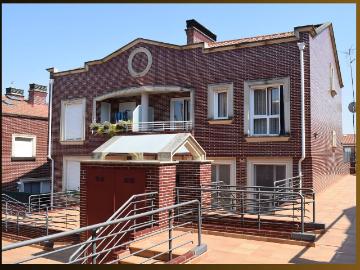 Casa adosada en Venta en Lardero