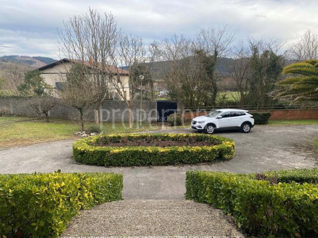 Casa adosada en venta en Larrabetzu. Casas adosadas.