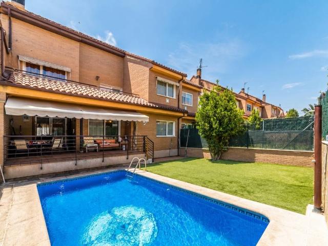 Casa adosada en Venta en Las Castañeras Bulevar