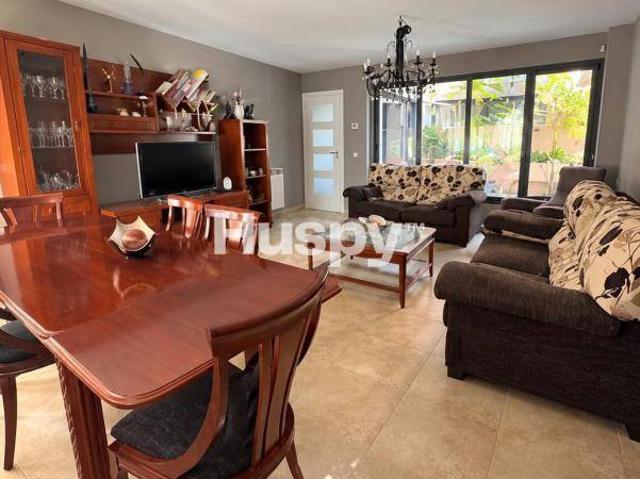 Casa adosada en Venta en Las Cañas