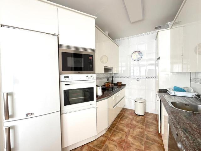 Casa adosada en venta en Lasarte Oria. Villa Adosada en esquina con PISCINA. Casas adosadas Lasarte.