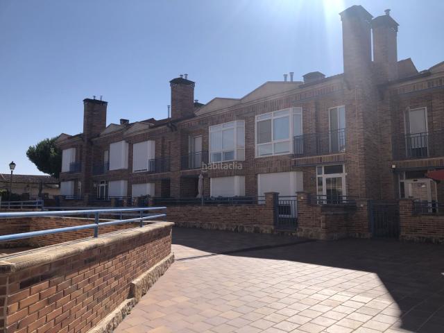 Casa adosada en venta en Lastrilla La. Chalet Adosado en Venta LA LASTRILLA SegoviaBENEFICIOSEl amplio ESPACIO del inmueble con amplias dependencias.El ESTADO Sin Estre. Casas adosadas Lastrilla.