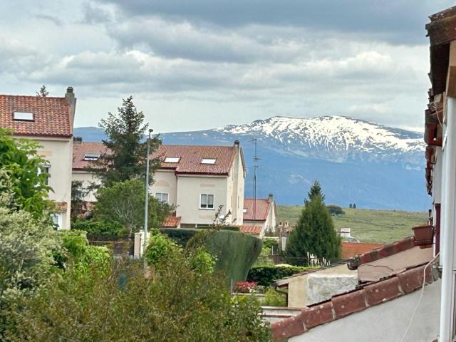 Casa adosada en venta en Lastrilla La. *Chalet Adosado Reformado en Venta Una Oportunidad Única*. Casas adosadas Lastrilla.