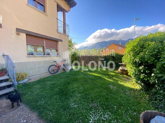 Casa adosada en Venta en Leza