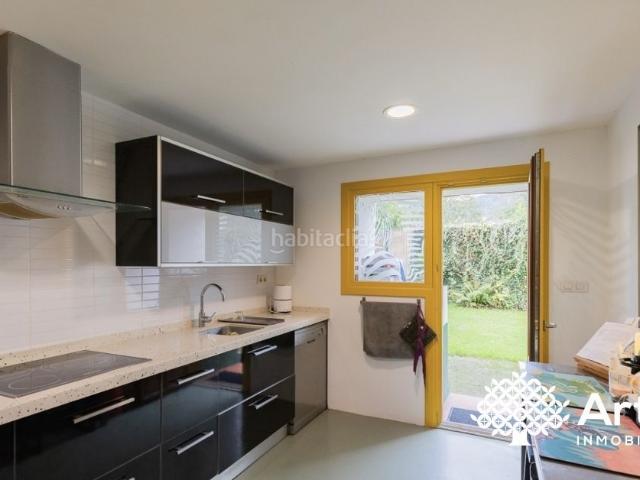 Casa adosada en venta en Lezama. Chalet Adosado en venta, Barrio Goitioltza, con jardín. Casas adosadas.