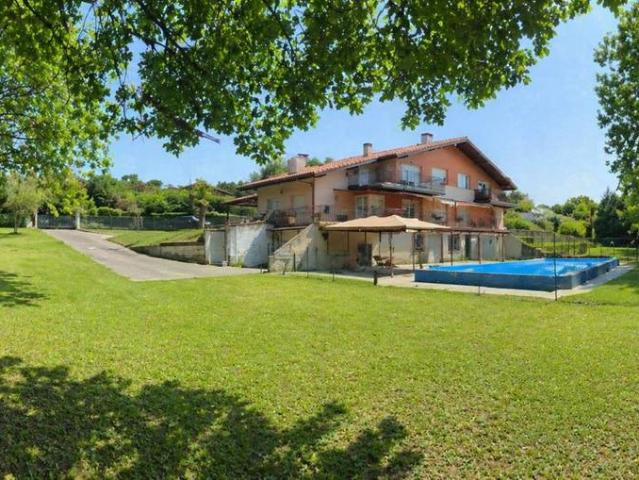 Casa adosada en Venta en Lezama