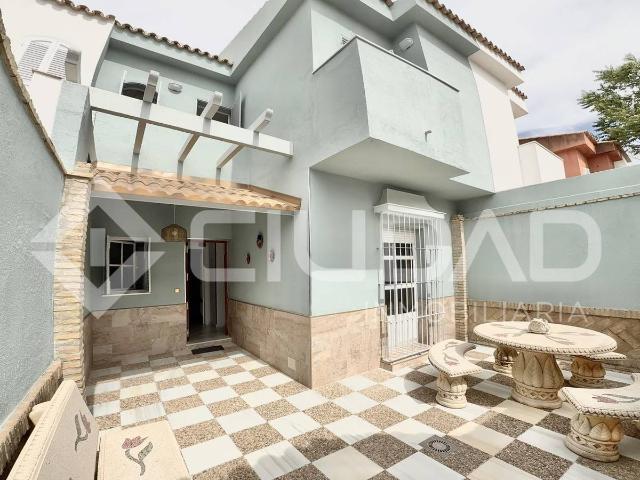 Casa adosada en Venta en Lebrija