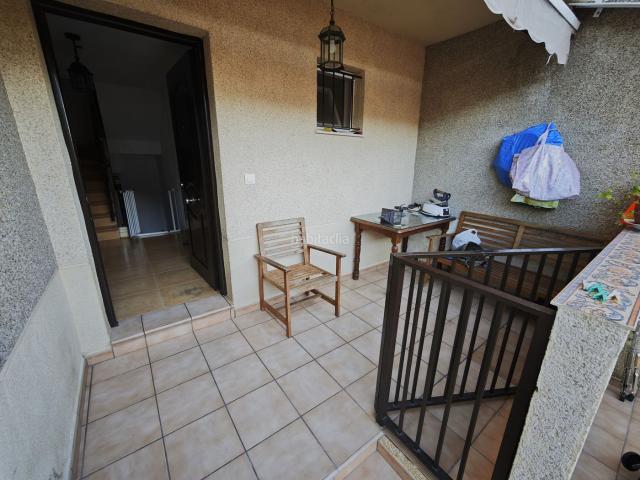 Casa adosada en venta en Lebrija. Unifamiliar con sótano en zona Recreo Pago Dulce. Casas adosadas.