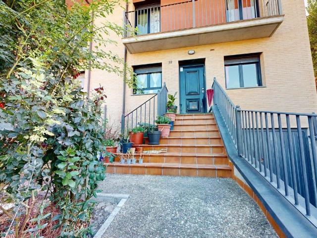 Casa adosada en venta en Leciñena. Casa con jardín a solo 30 km de Zaragoza. Casas adosadas.