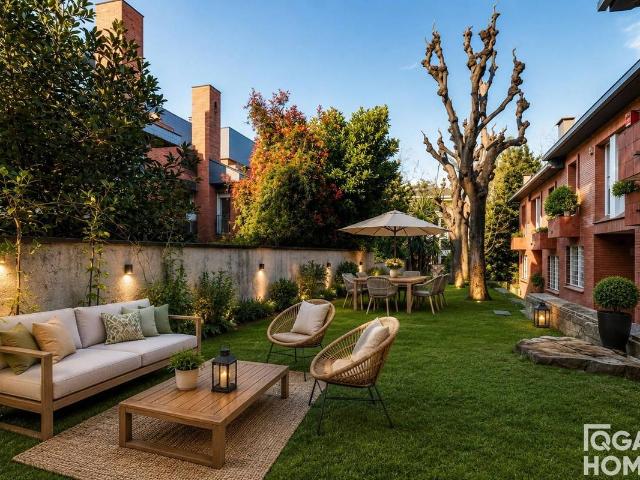 Casa adosada en Venta en L'Eixample