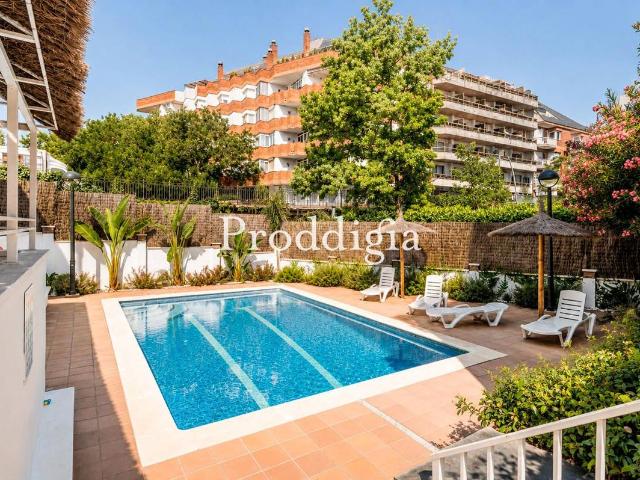 Casa adosada en Venta en L'Eixample