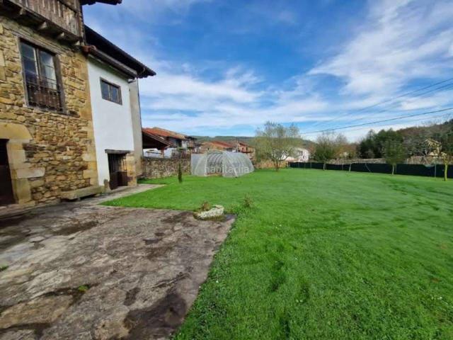 Casa adosada en venta en Liendo. Casa adosada a reformar en venta en Liendo. Casas adosadas.