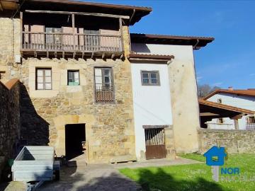 Casa adosada en venta en Liendo. Desde NOR Inmobiliaria te descubrimos el encanto de esta maravillosa propiedad, de 339 m2 construidos y con un amplio jardín de 70. Casas adosadas.