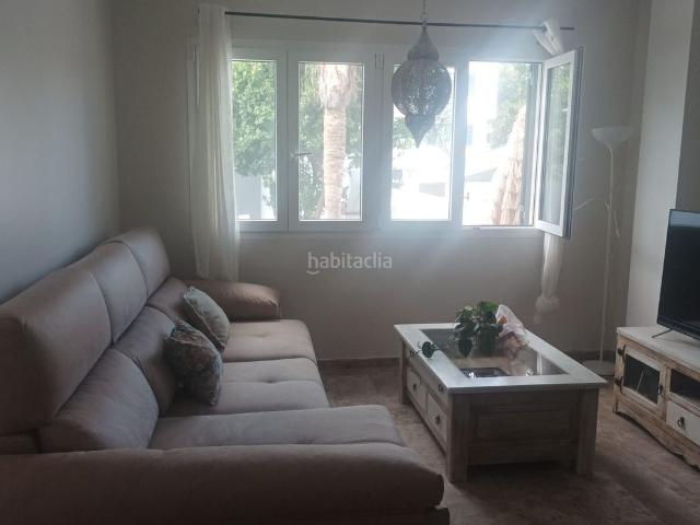 Casa adosada en venta en Línea de la Concepción La, El Zabal Santa Margarita. Se vende maravillosa casa reformada de tres dormitorios, dos baños, jardín, patio, terraza, y trastero, en Santa.