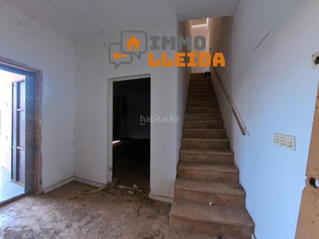 Casa adosada en venta en Linyola. Oportunidad para inversores y constructores. Casas adosadas.