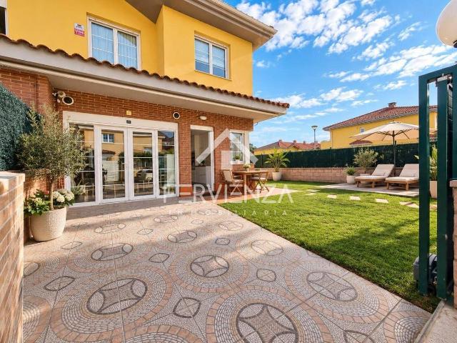Casa adosada en Venta en Llanera