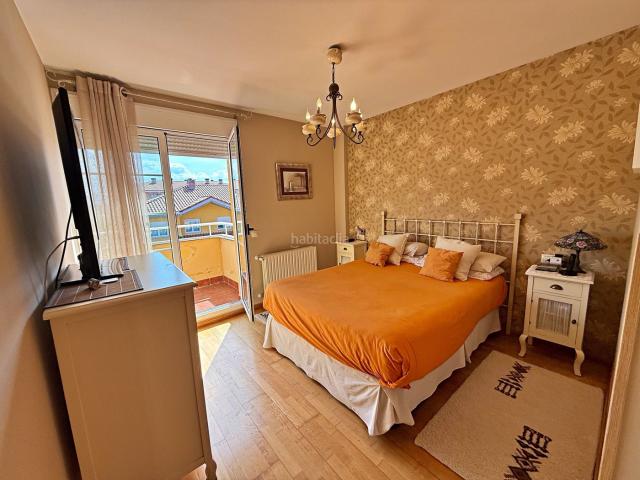 Casa adosada en venta en Llanera. PRECIOSO CHALET ADOSADO EN LA URBANIZACIÓN SOTO DE LLANERA. Casas adosadas.